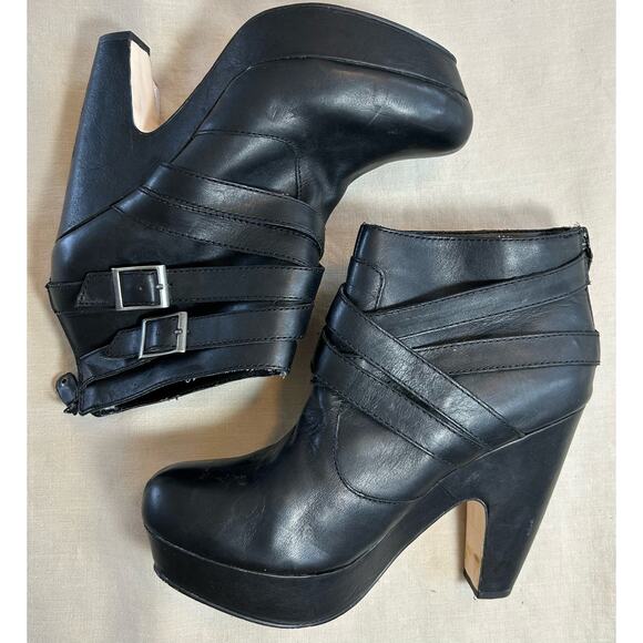 Seychelles Black Leather Heeled Platform Bootie Strap and Buckle Accent Sz 10 - Picture 1 of 9